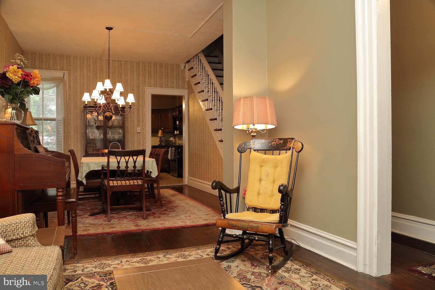 CHESTNUT HILL - Residential