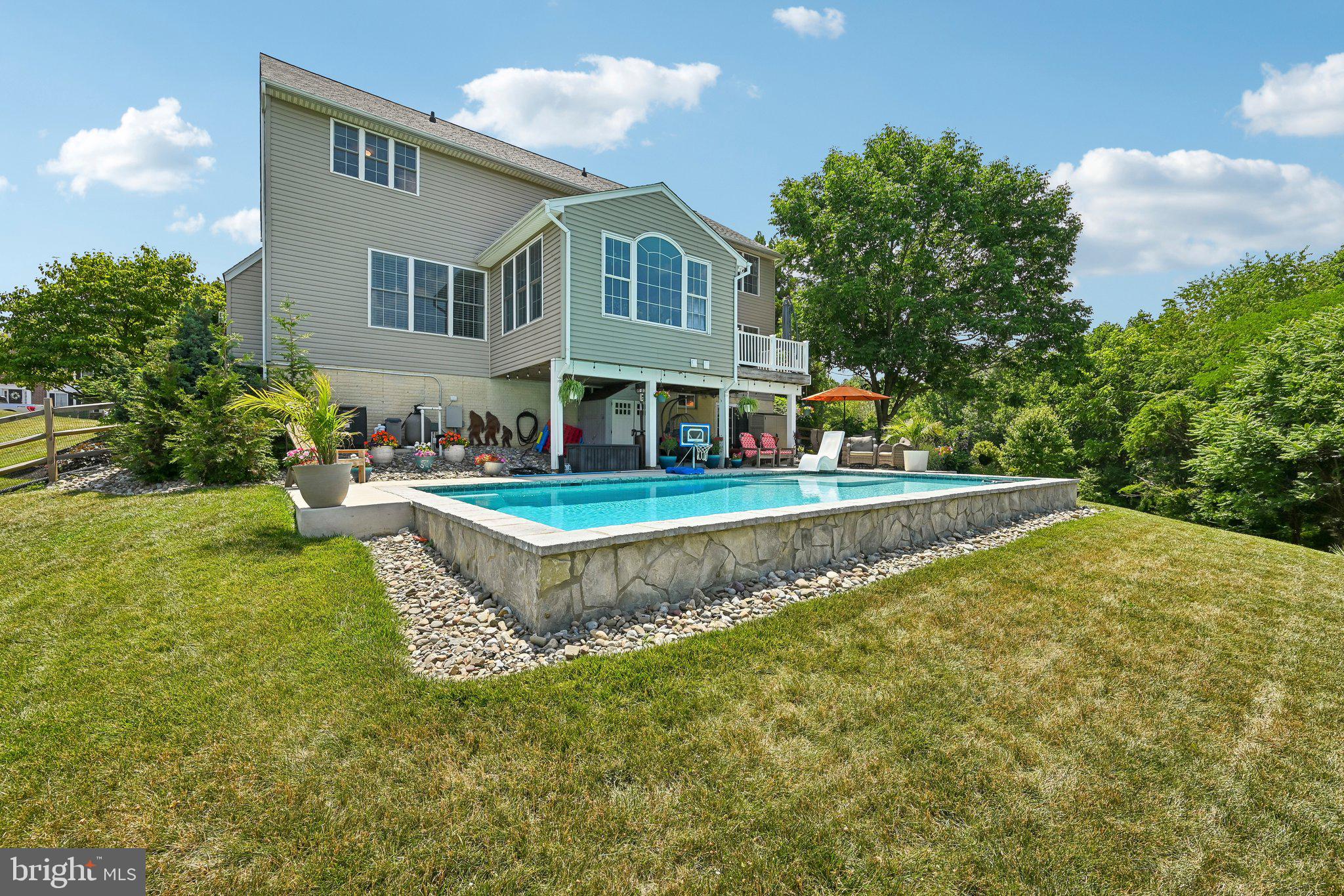 SUMMIT RIDGE - Residential