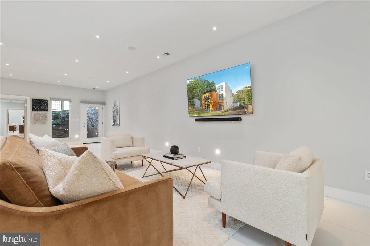 EDGELEA - Residential