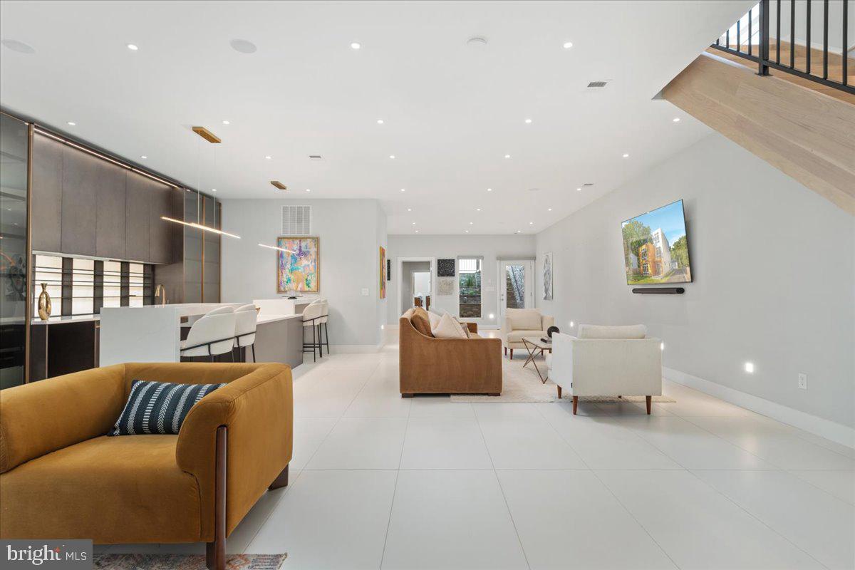 EDGELEA - Residential