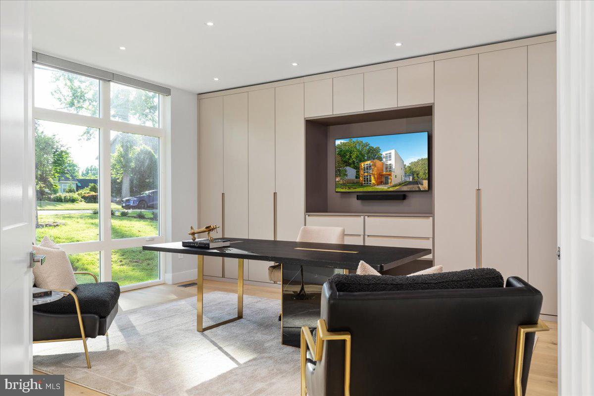 EDGELEA - Residential