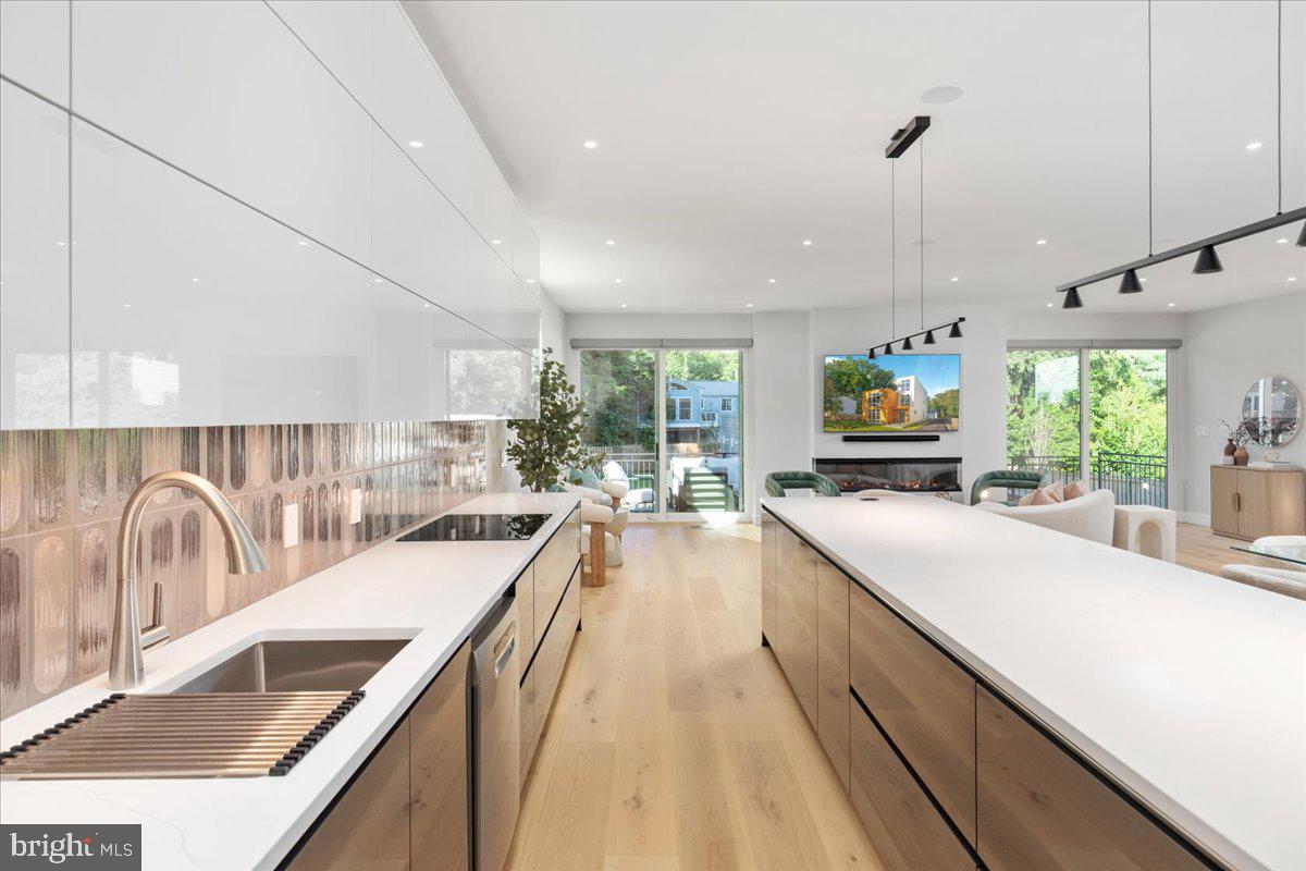 EDGELEA - Residential