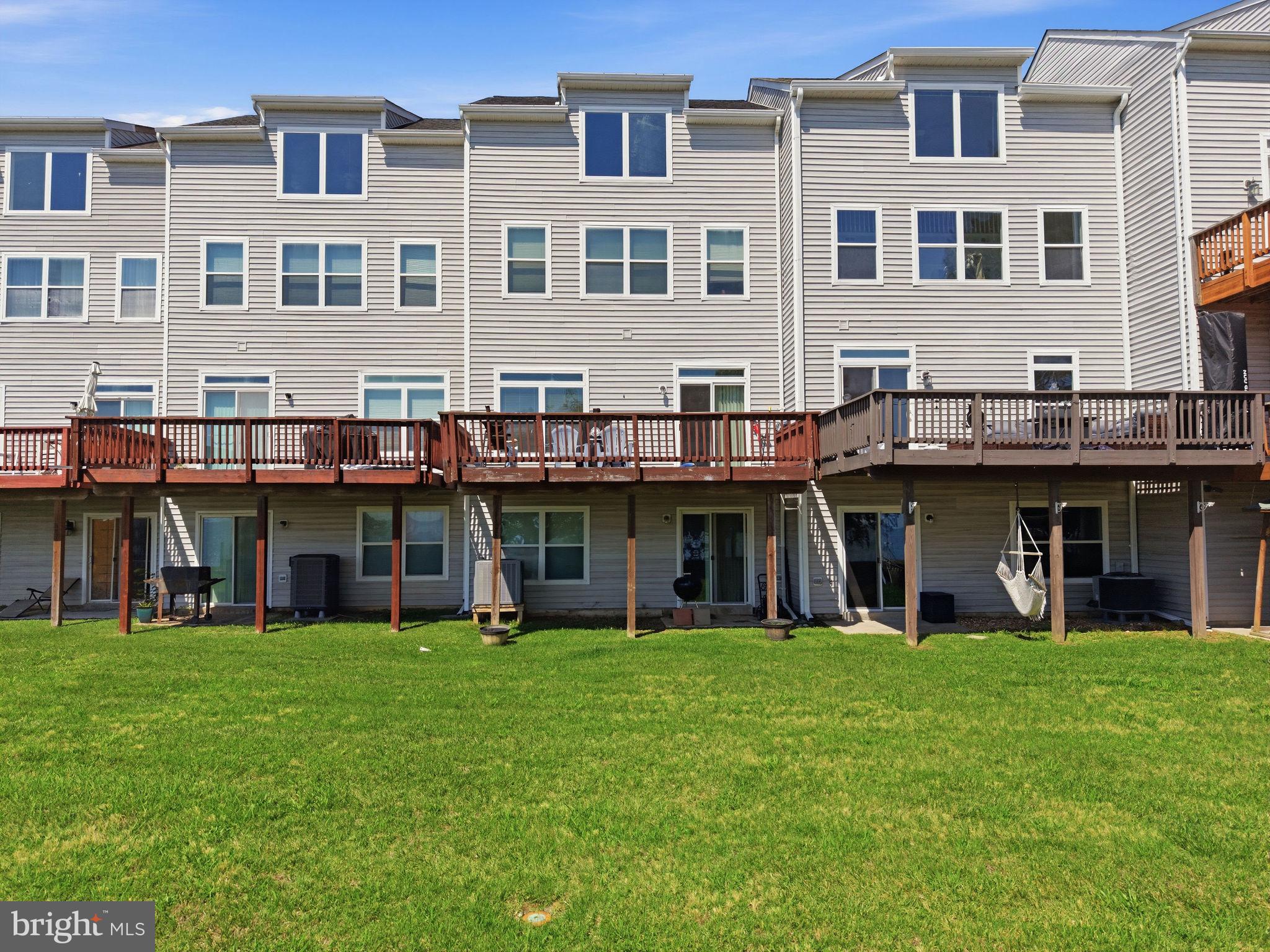VILLAS ON WATERS EDGE - Residential