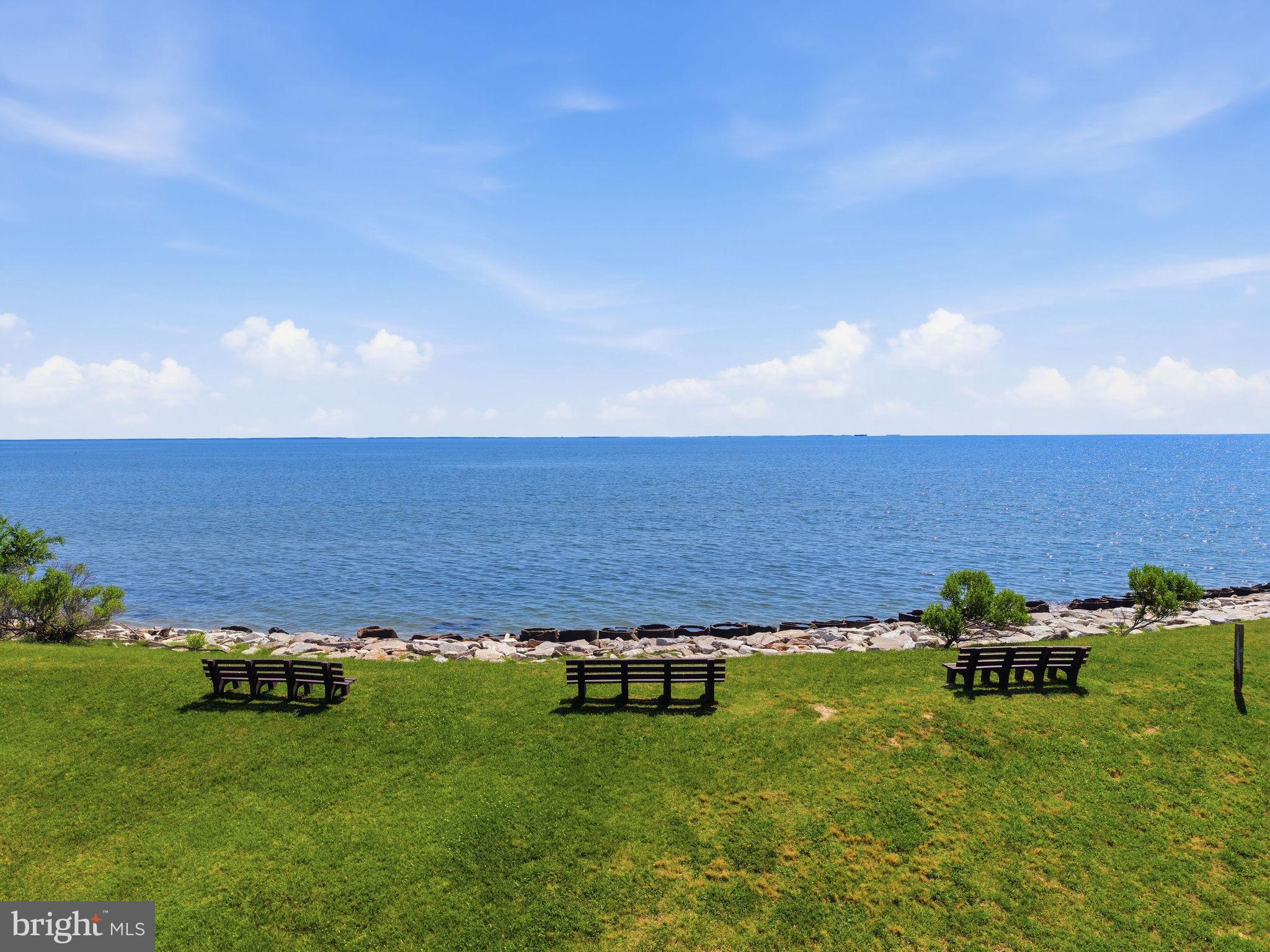 VILLAS ON WATERS EDGE - Residential
