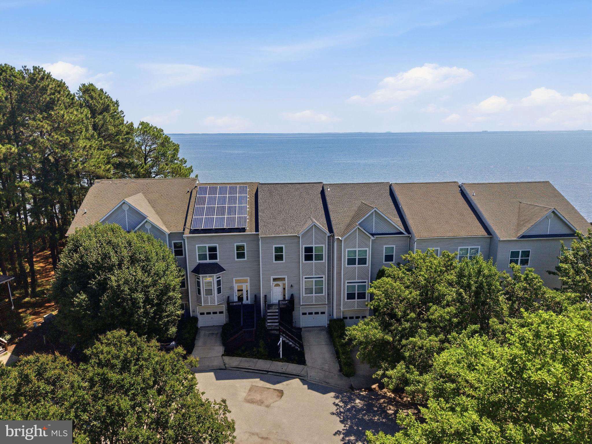 VILLAS ON WATERS EDGE - Residential