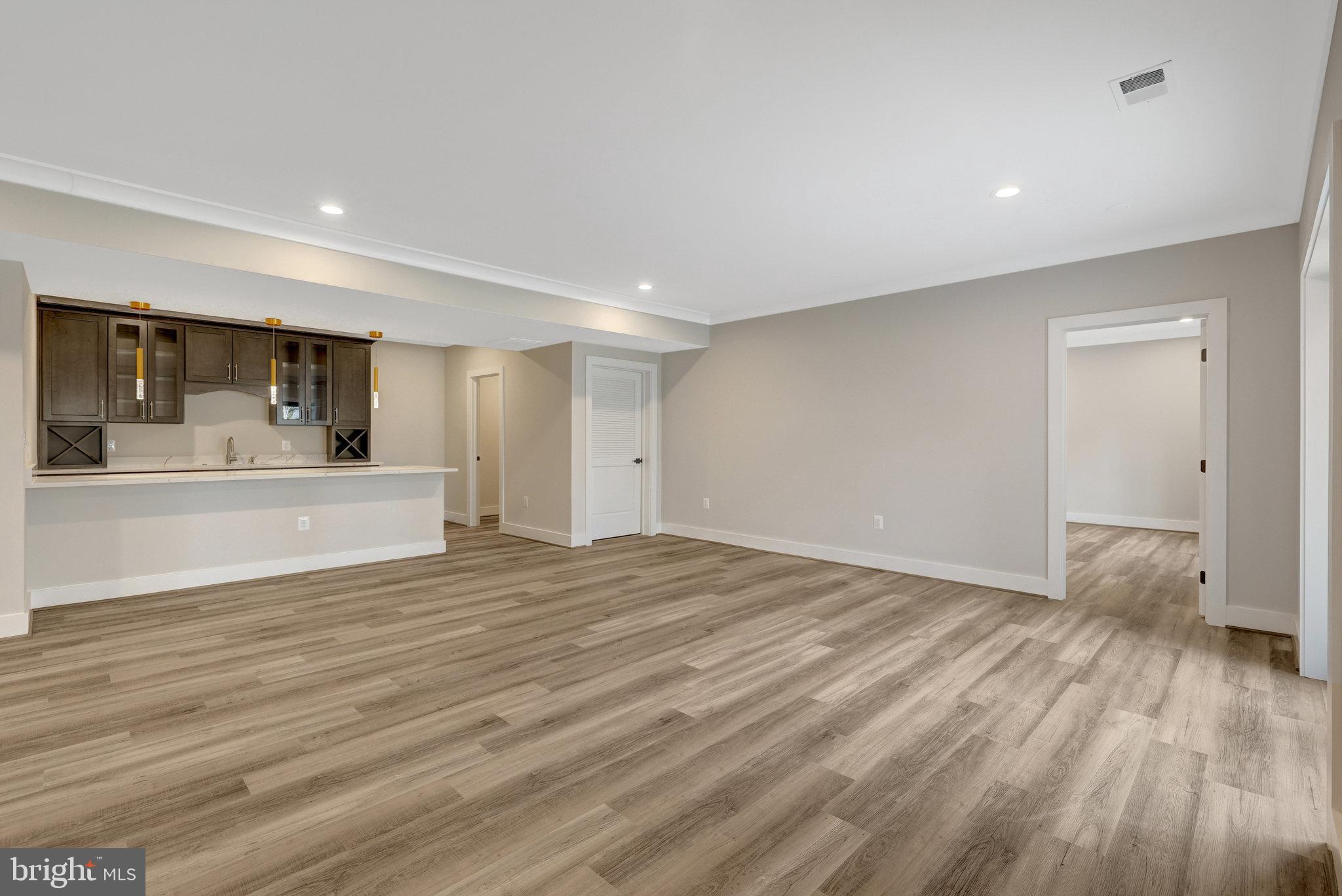 BREEZEWOOD - Residential