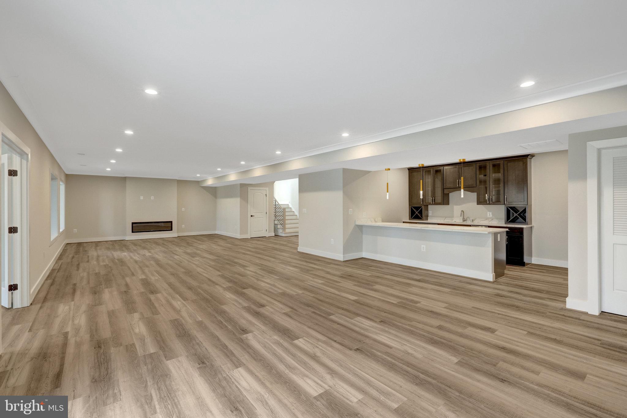 BREEZEWOOD - Residential