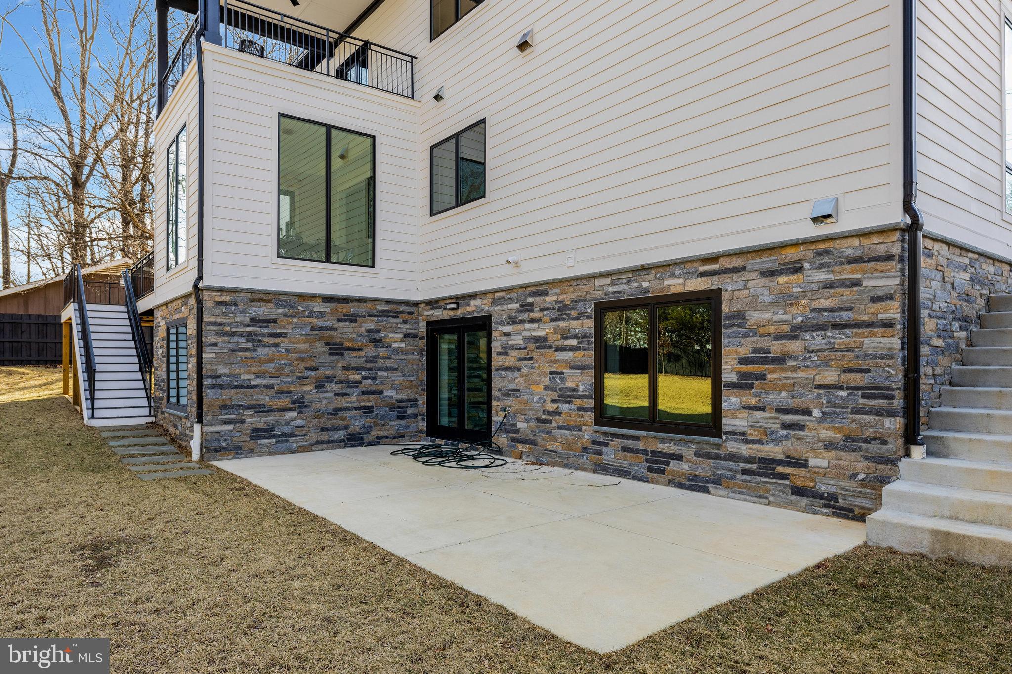 BREEZEWOOD - Residential