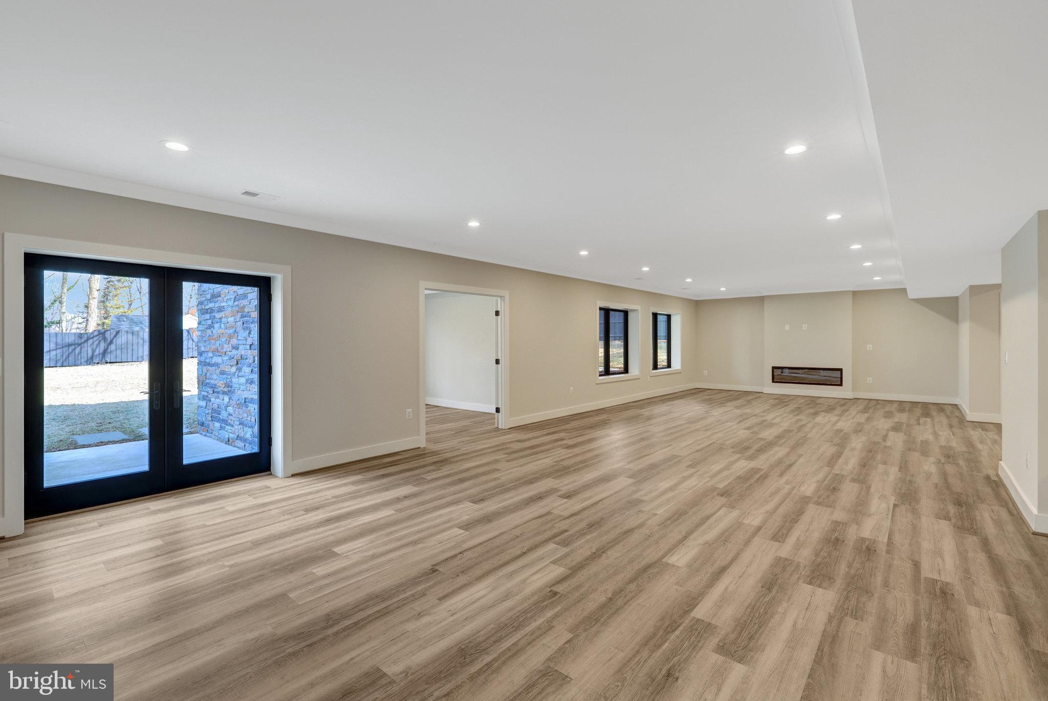 BREEZEWOOD - Residential