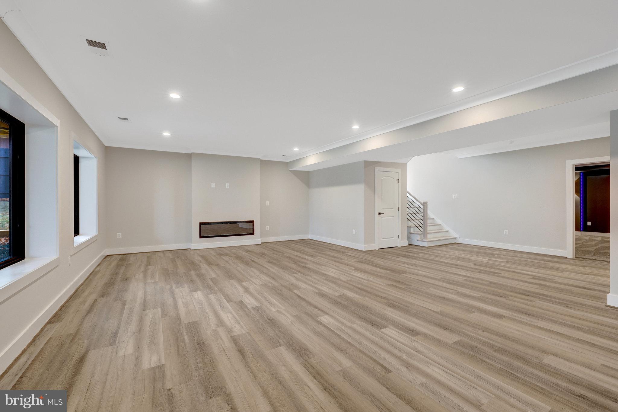 BREEZEWOOD - Residential
