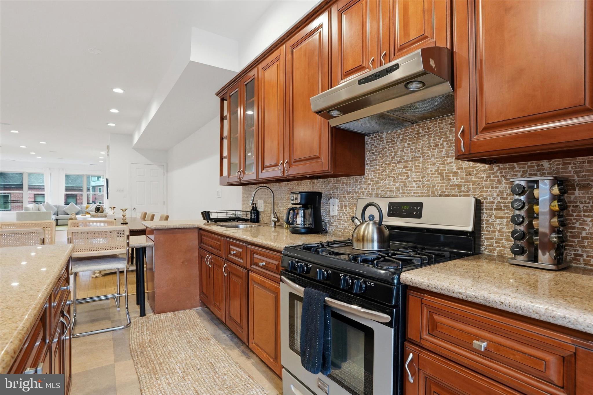 NORTHERN LIBERTIES - Commercial Sale