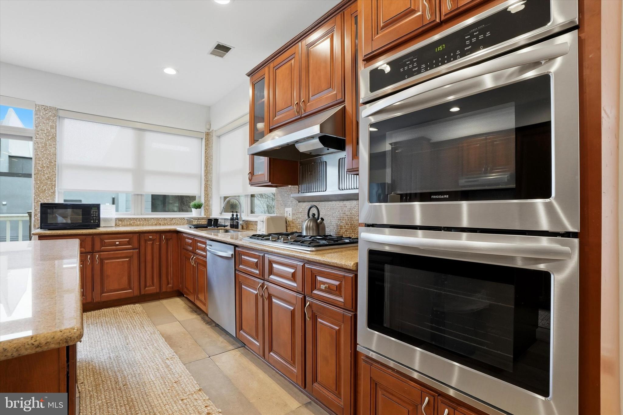 NORTHERN LIBERTIES - Commercial Sale