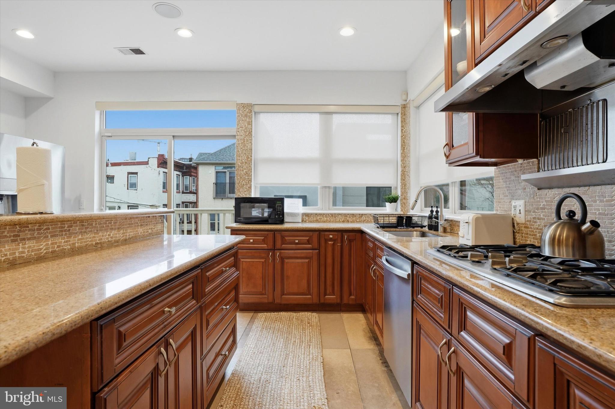 NORTHERN LIBERTIES - Commercial Sale
