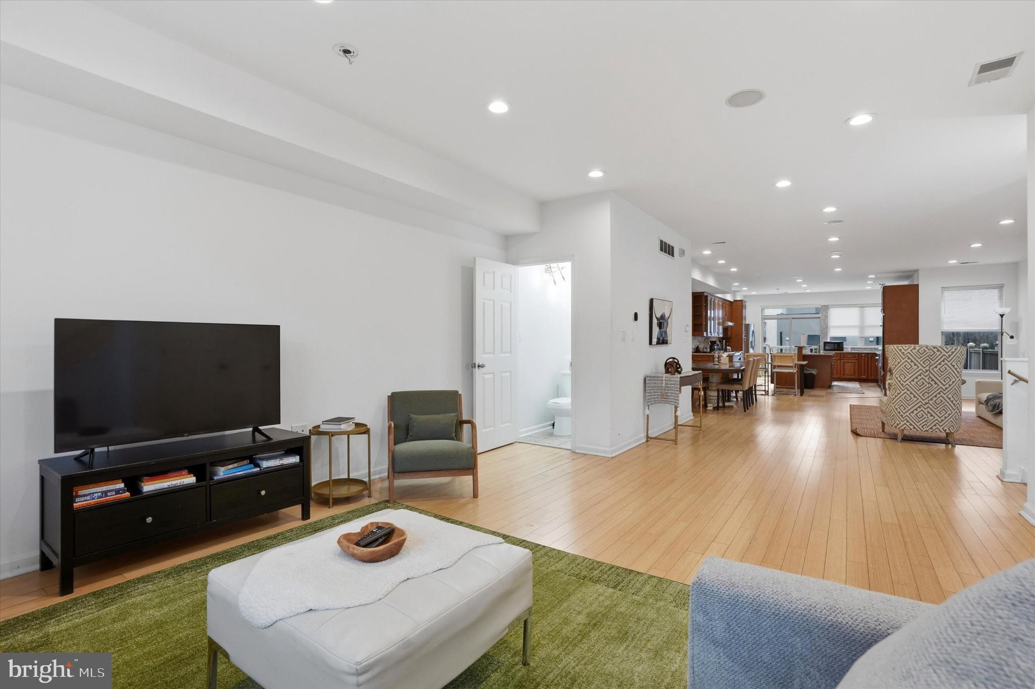NORTHERN LIBERTIES - Commercial Sale