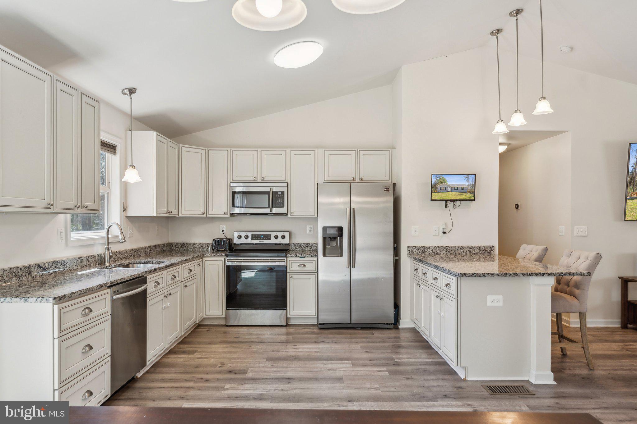 LAKE CAROLINE - Residential