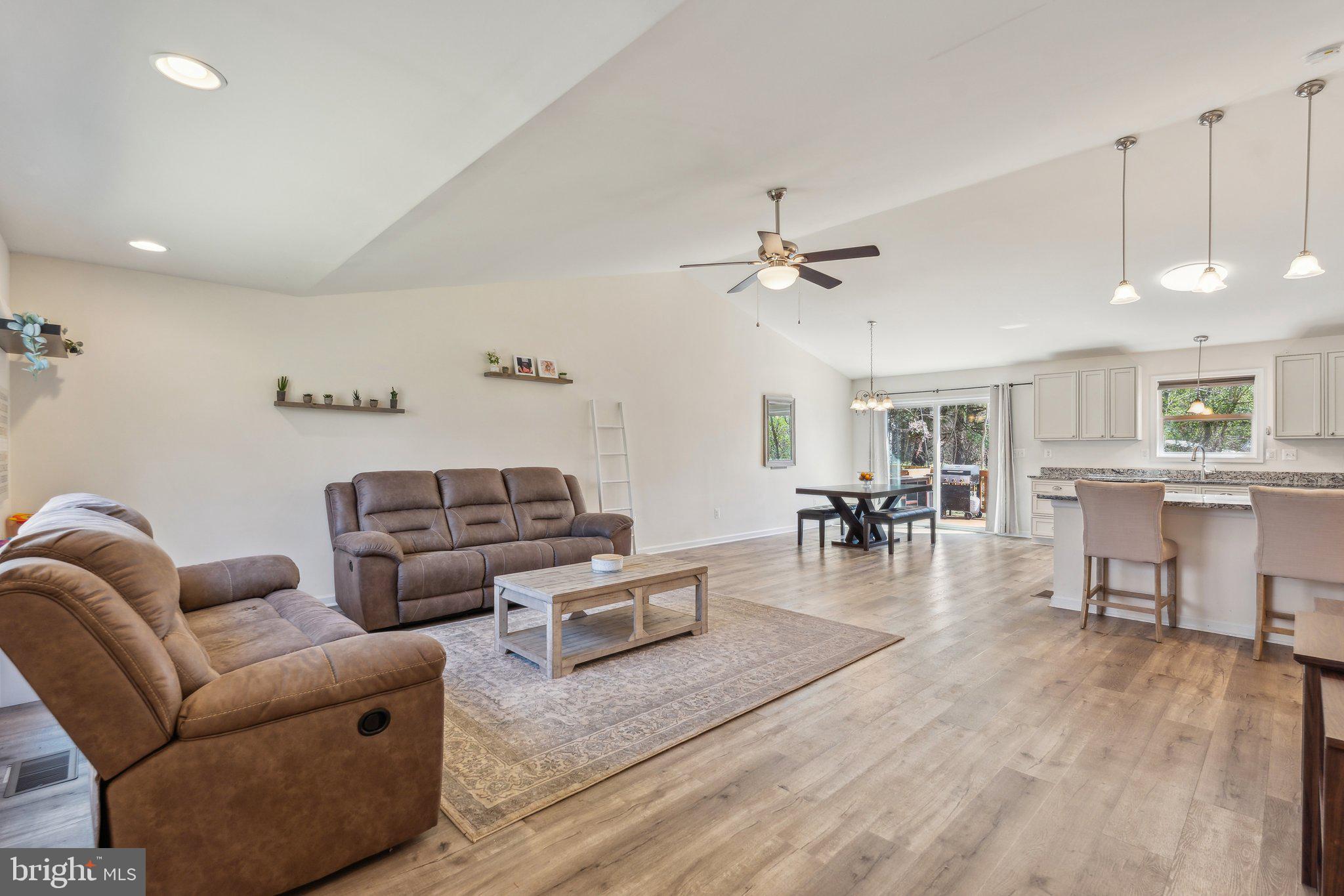 LAKE CAROLINE - Residential