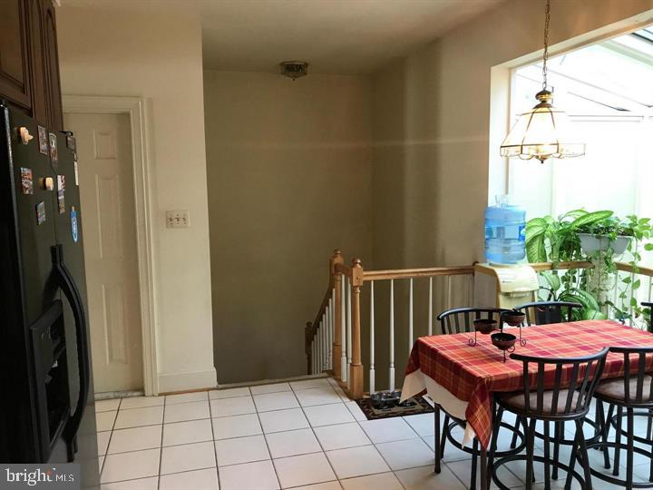 DECOVERLY ADVENTURE - Residential Lease