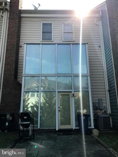 DECOVERLY ADVENTURE - Residential Lease