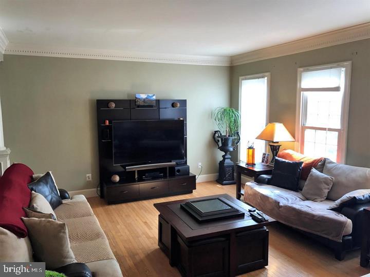 DECOVERLY ADVENTURE - Residential Lease