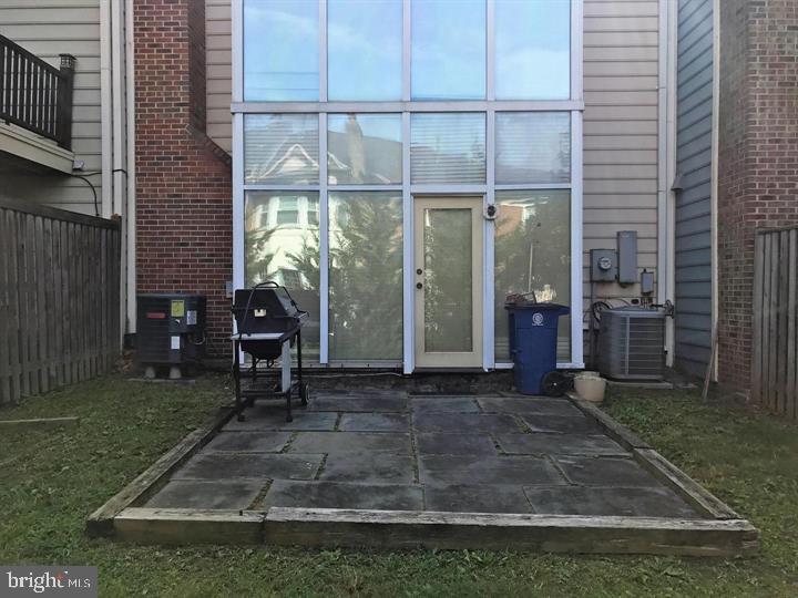 DECOVERLY ADVENTURE - Residential Lease