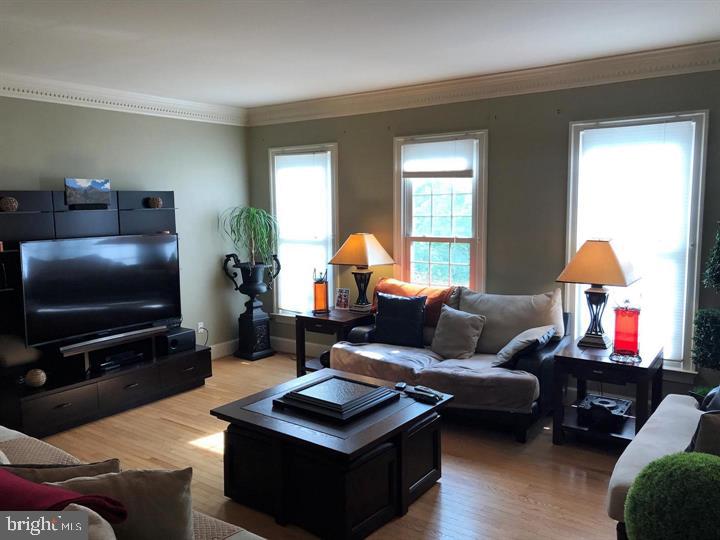 DECOVERLY ADVENTURE - Residential Lease