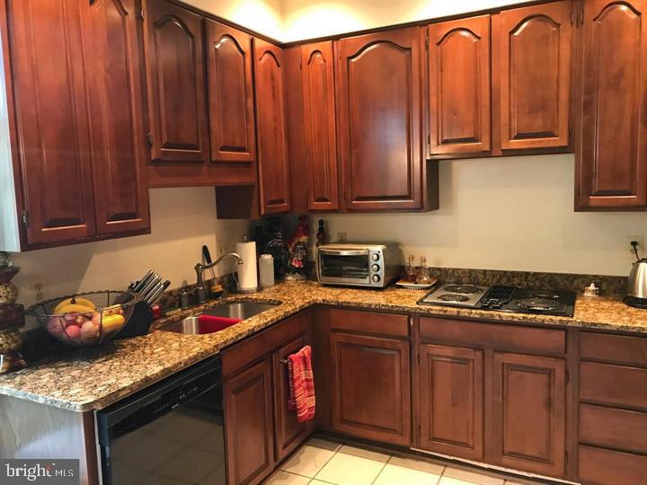 DECOVERLY ADVENTURE - Residential Lease