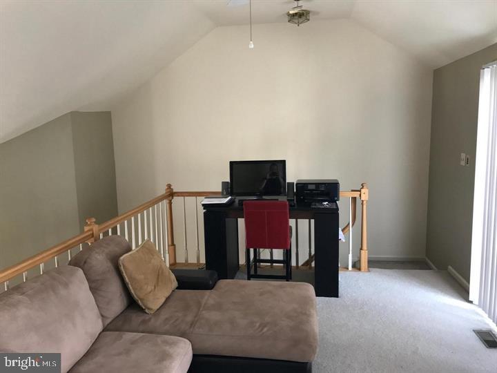 DECOVERLY ADVENTURE - Residential Lease