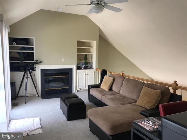 DECOVERLY ADVENTURE - Residential Lease
