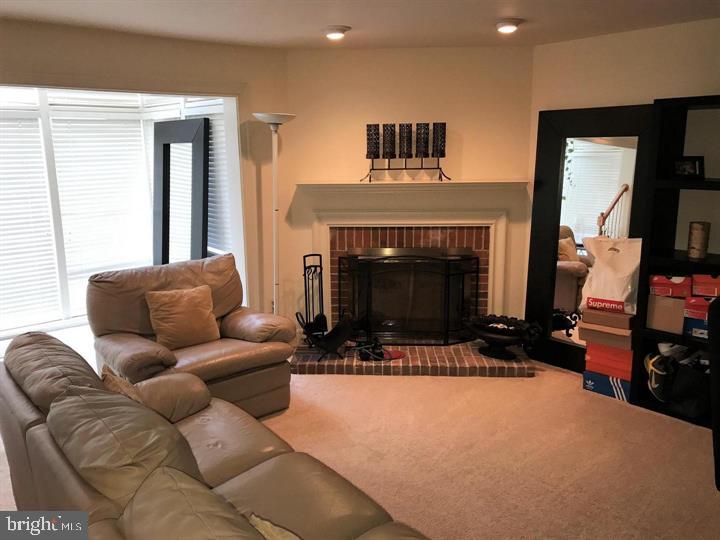 DECOVERLY ADVENTURE - Residential Lease