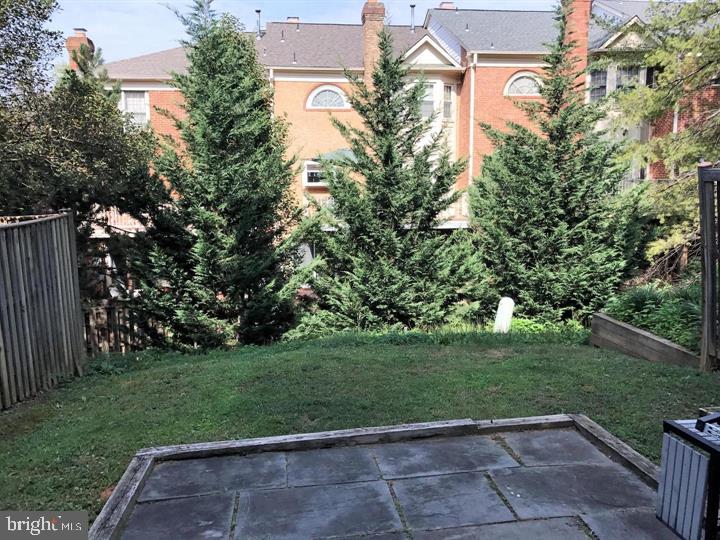 DECOVERLY ADVENTURE - Residential Lease