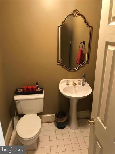 DECOVERLY ADVENTURE - Residential Lease
