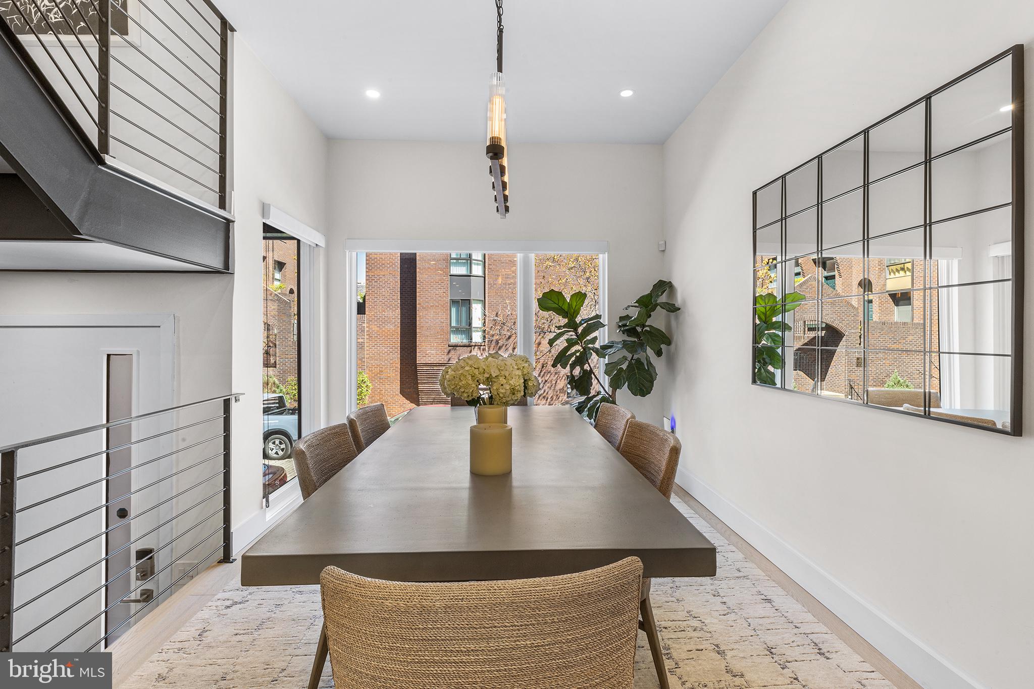 LOGAN SQUARE - Residential