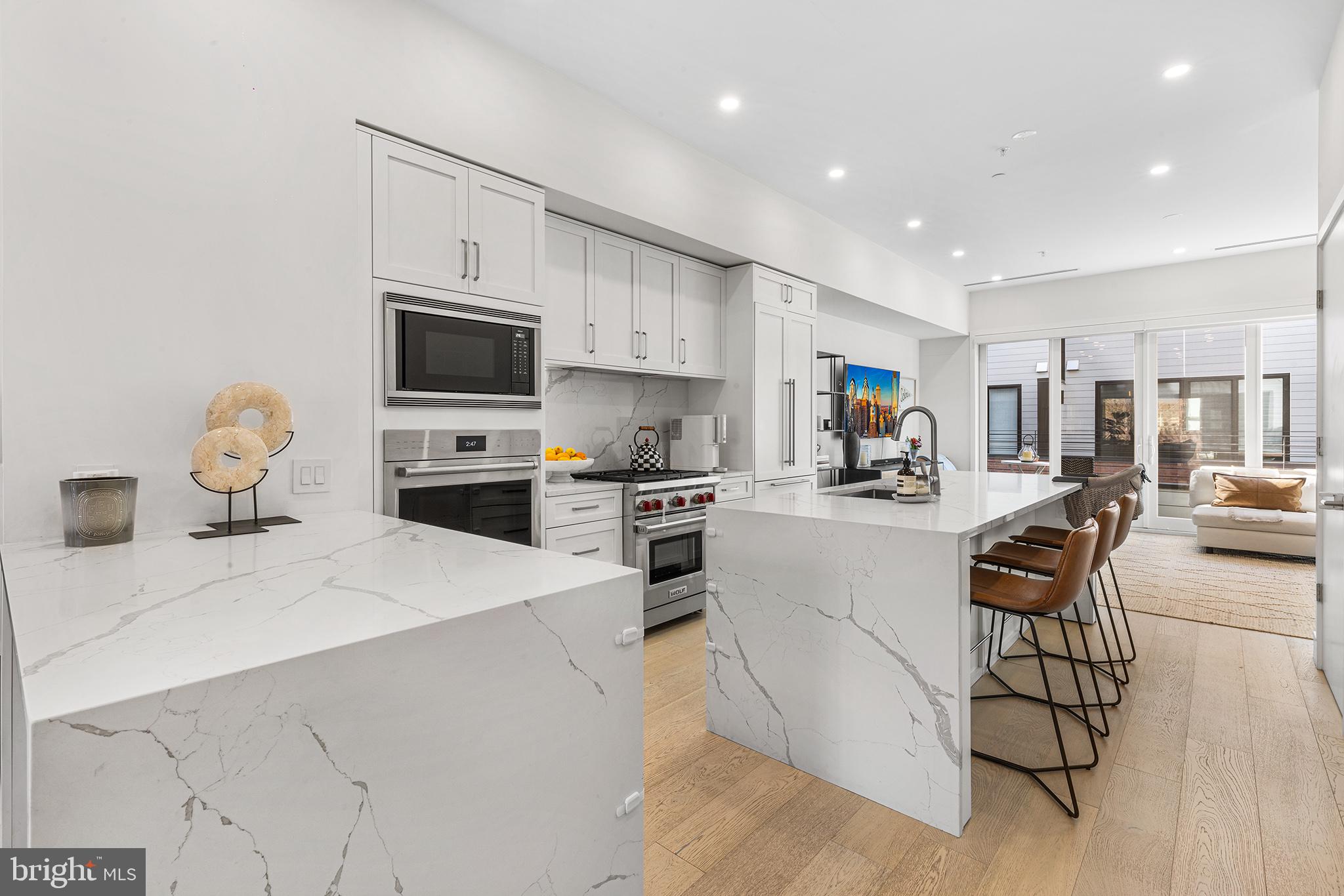 LOGAN SQUARE - Residential