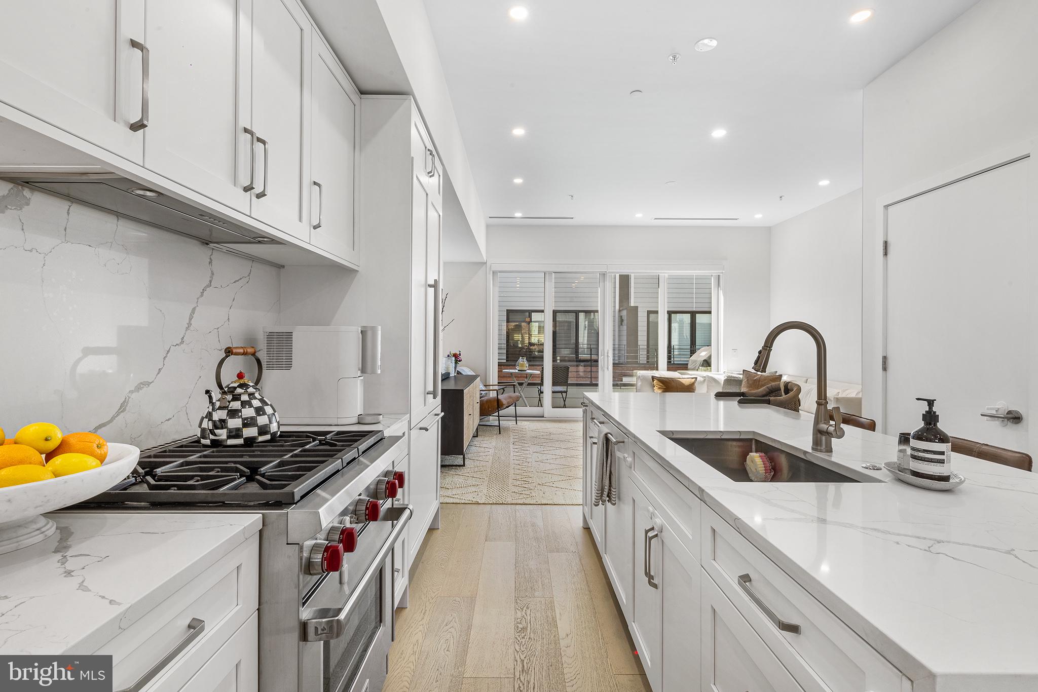 LOGAN SQUARE - Residential