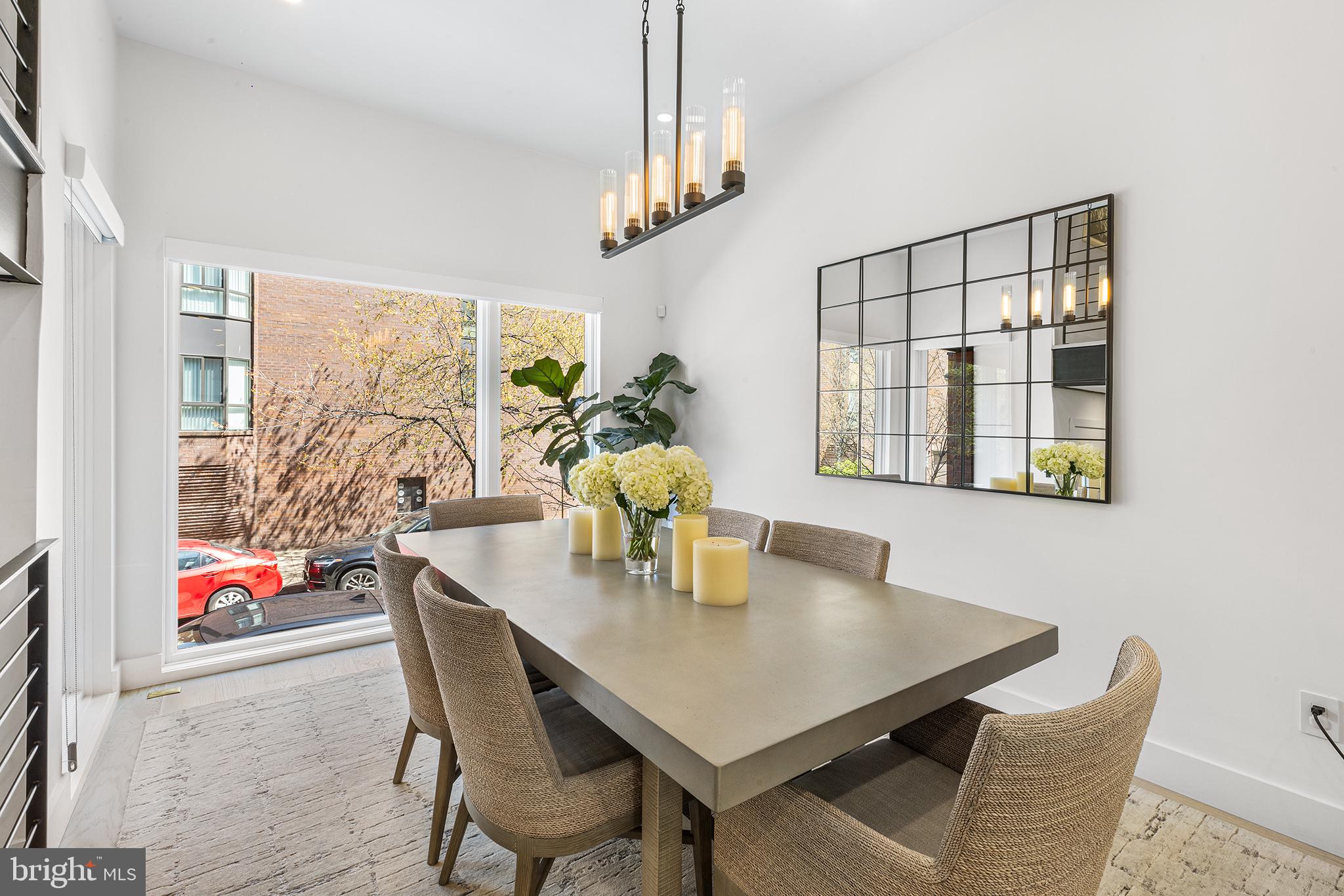 LOGAN SQUARE - Residential