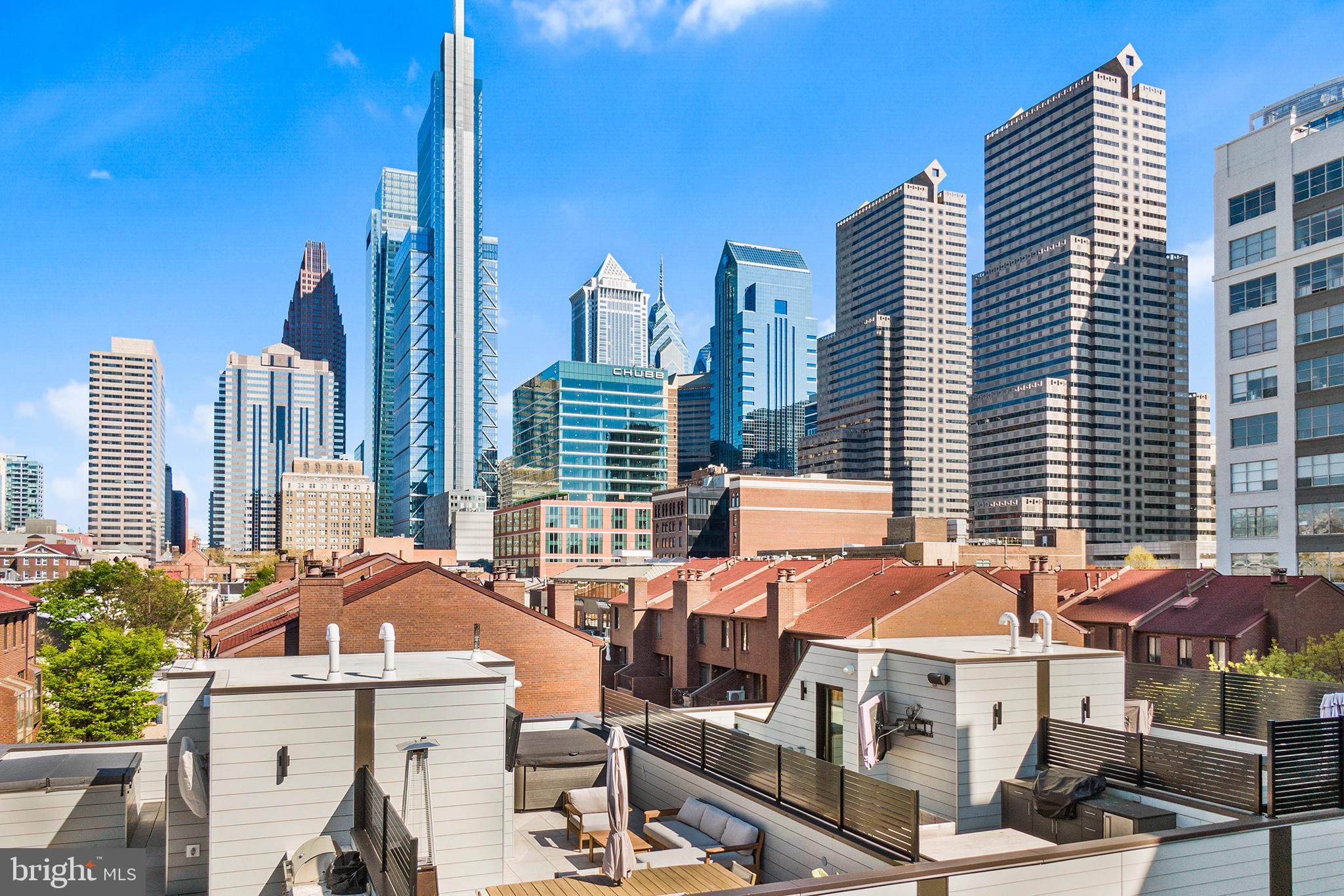 LOGAN SQUARE - Residential