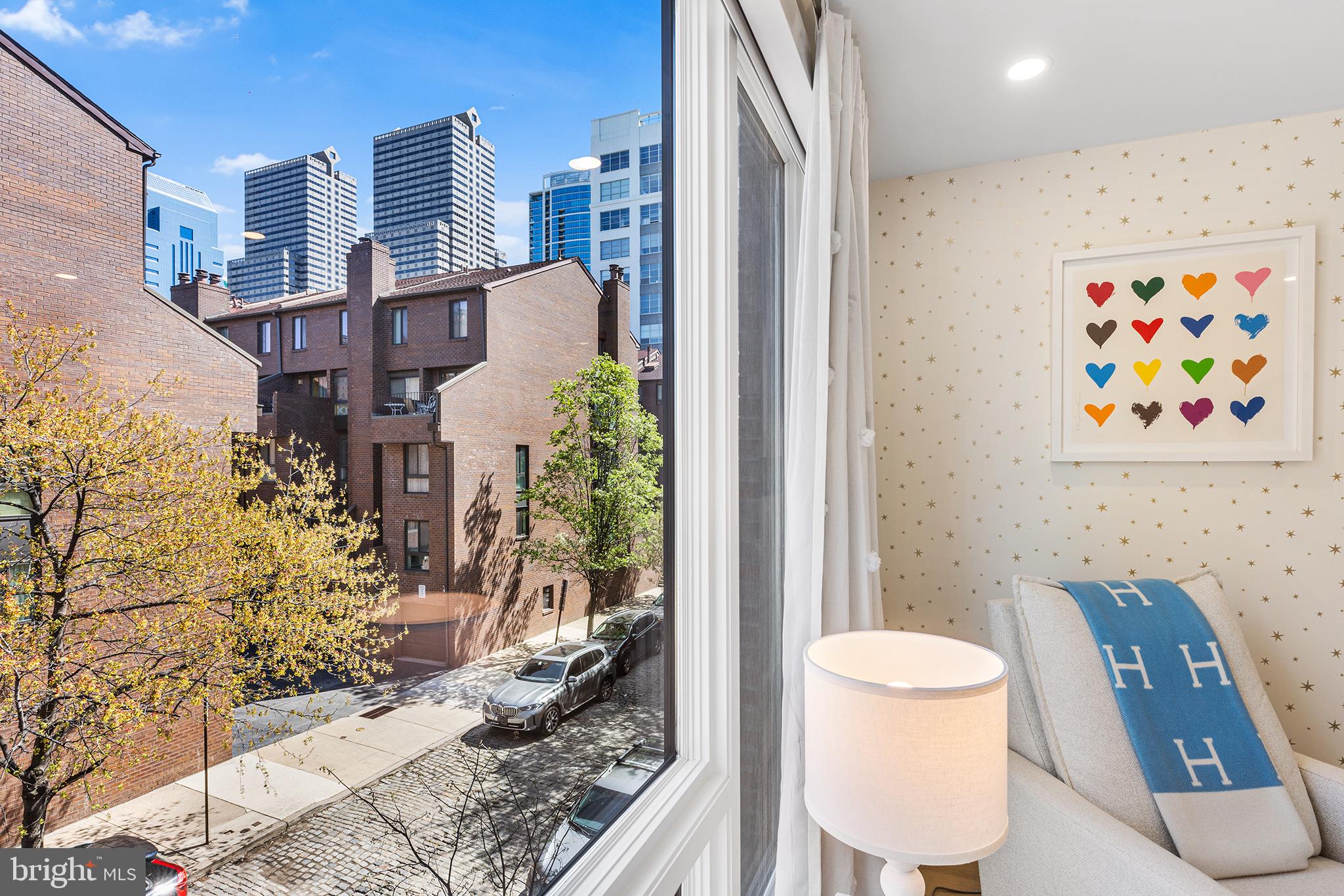 LOGAN SQUARE - Residential