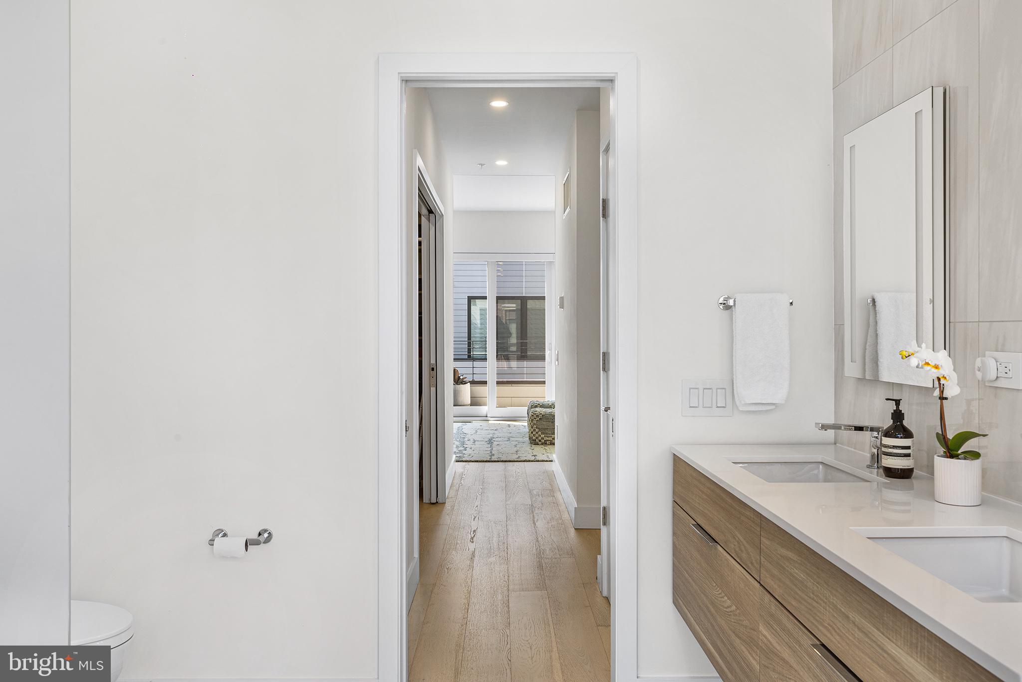 LOGAN SQUARE - Residential
