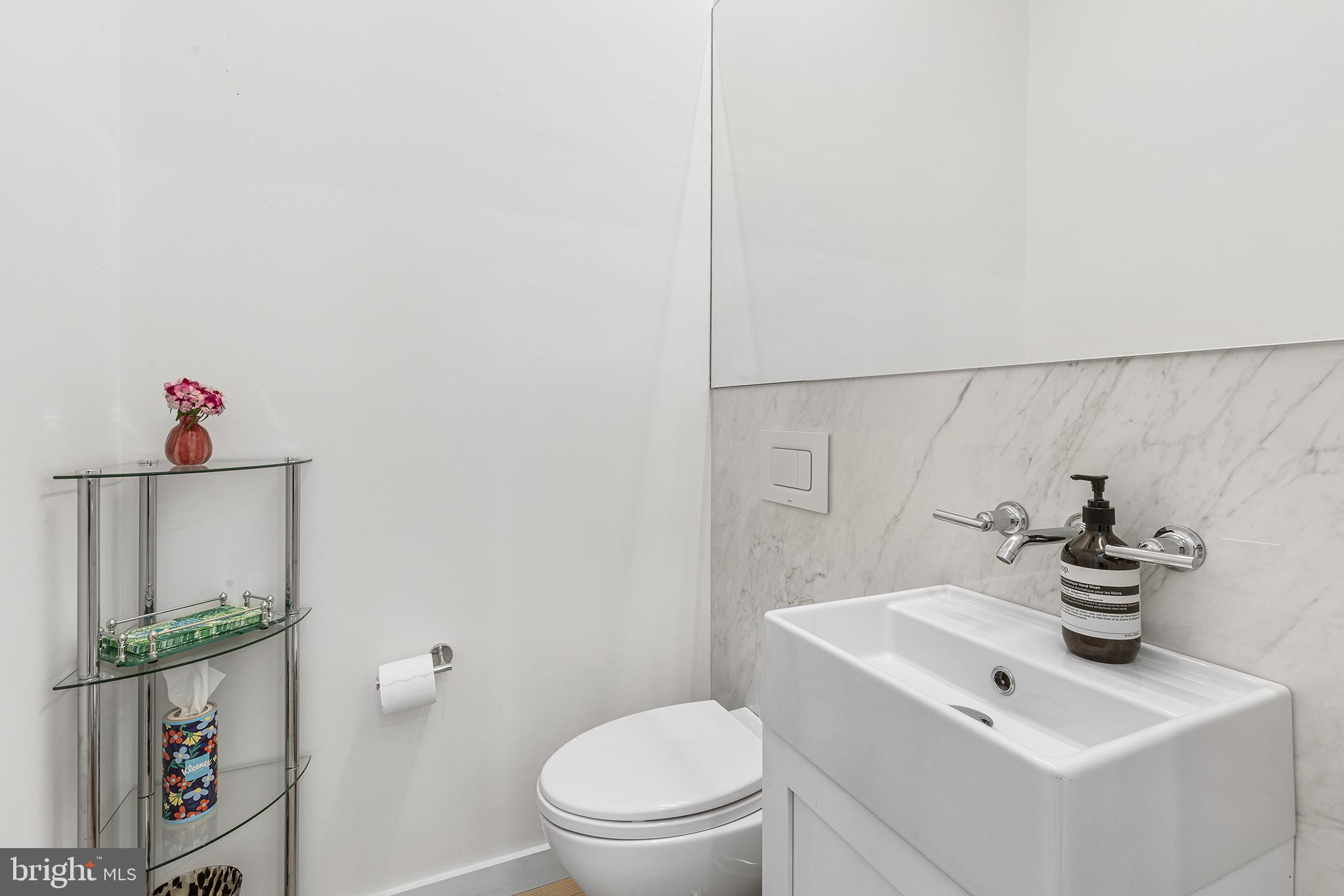 LOGAN SQUARE - Residential