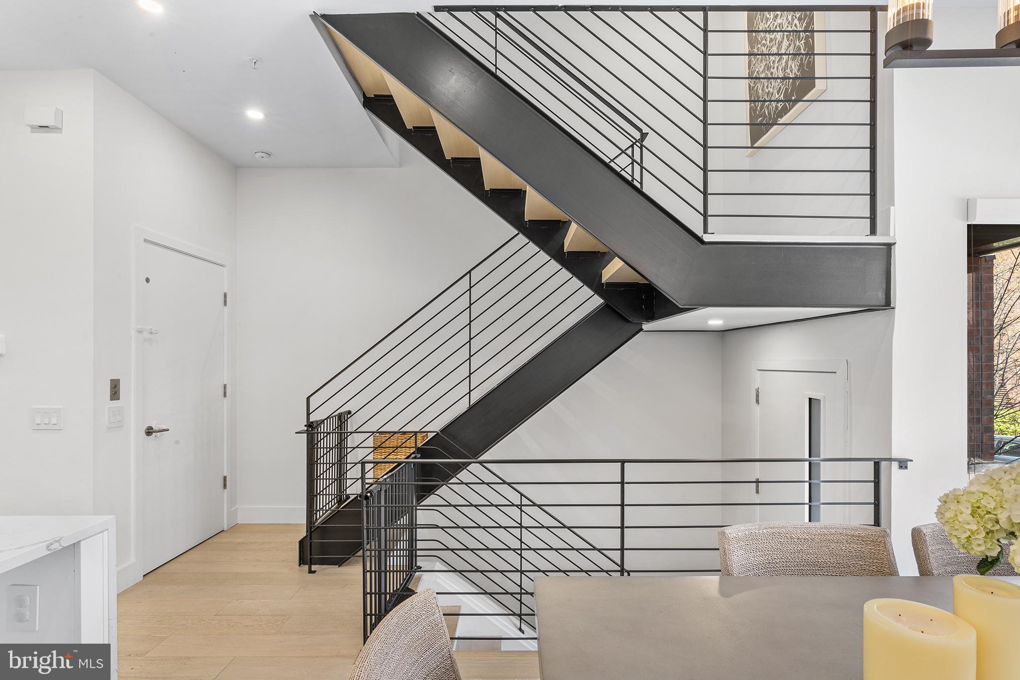 LOGAN SQUARE - Residential