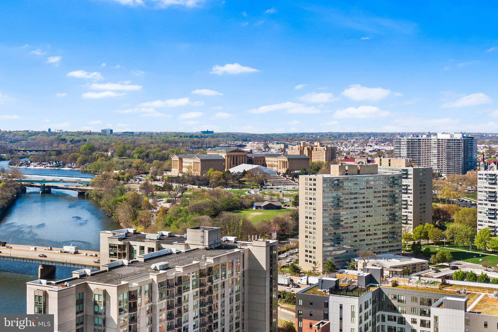 LOGAN SQUARE - Residential
