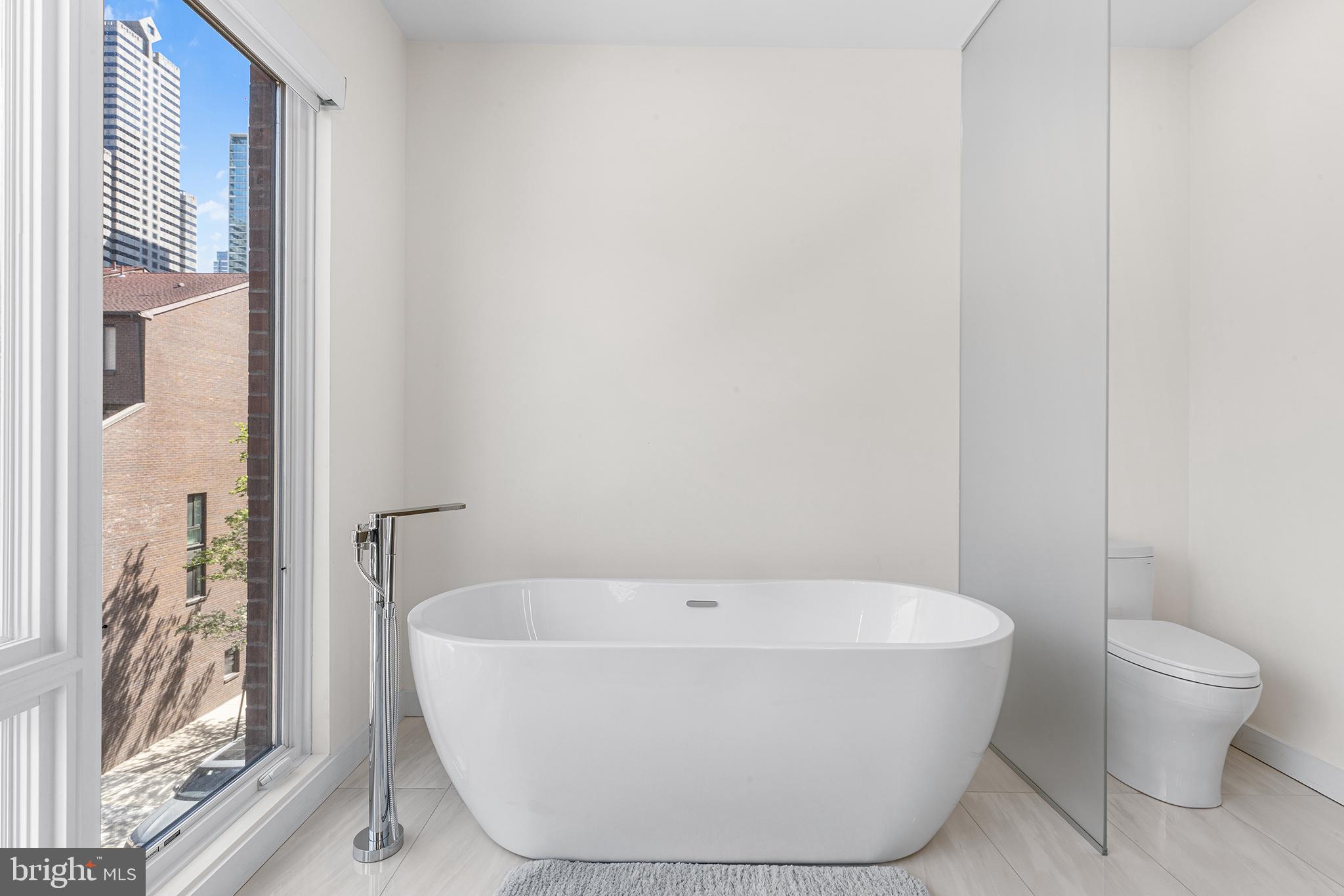 LOGAN SQUARE - Residential