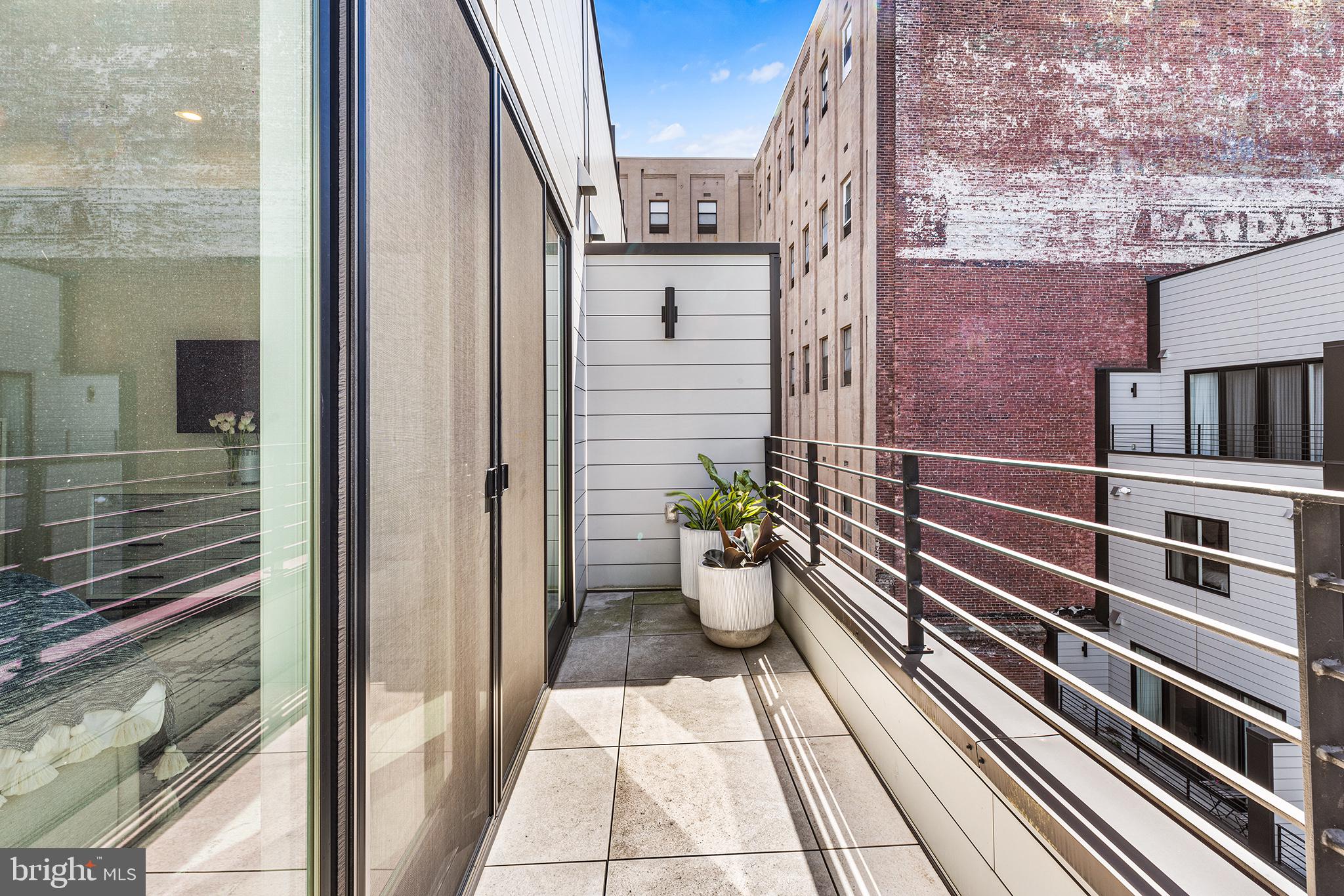 LOGAN SQUARE - Residential