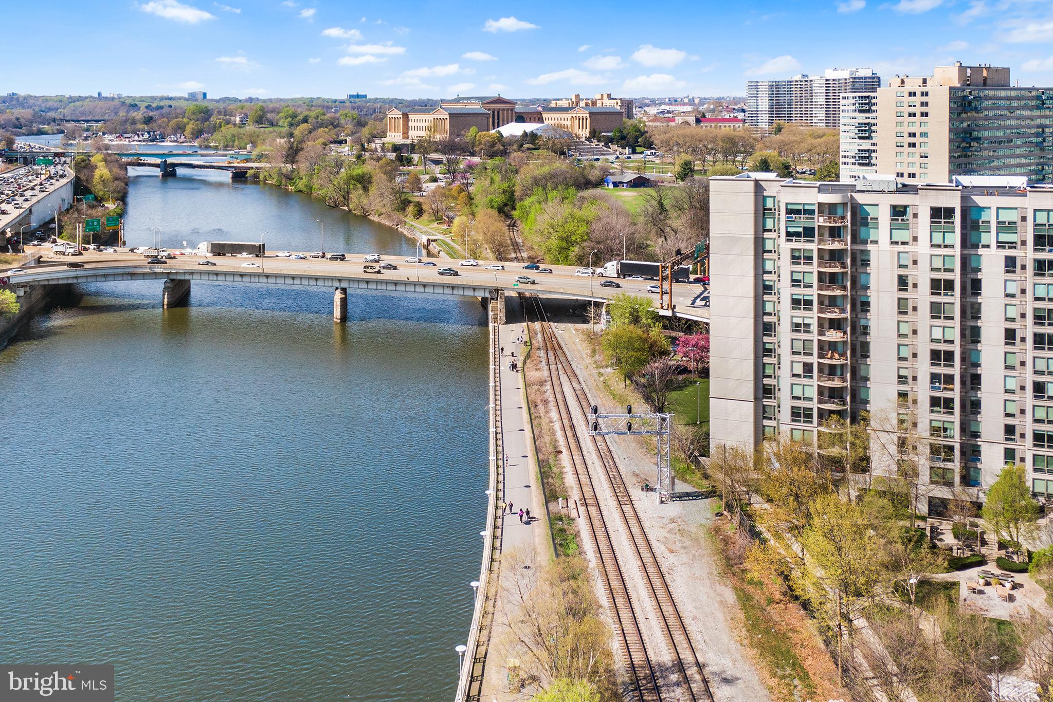 LOGAN SQUARE - Residential