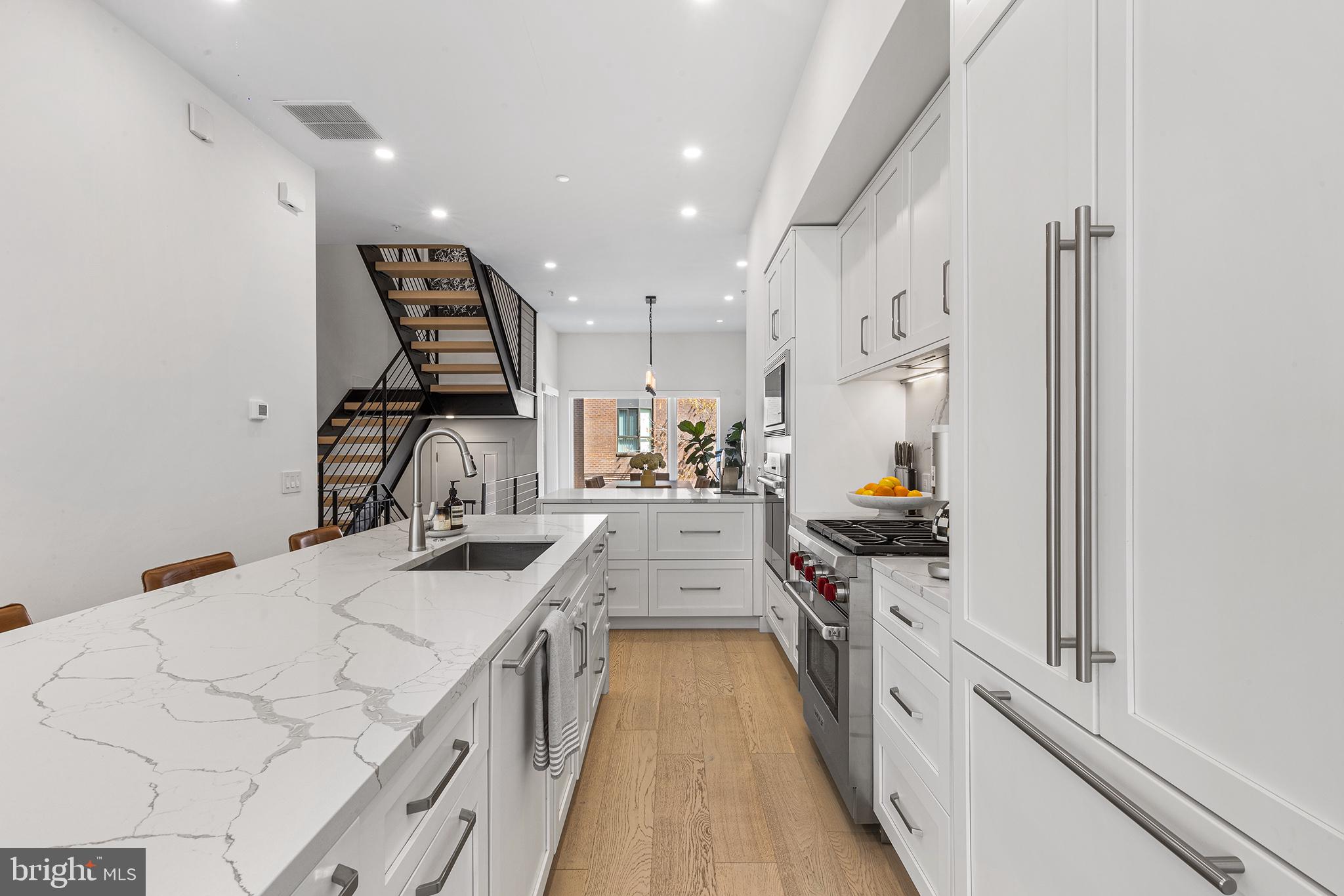 LOGAN SQUARE - Residential