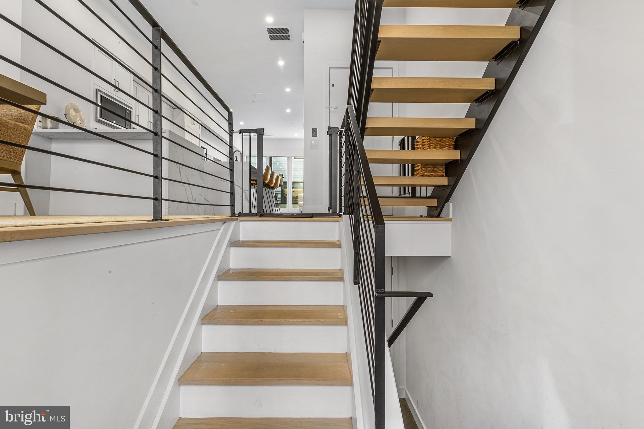 LOGAN SQUARE - Residential