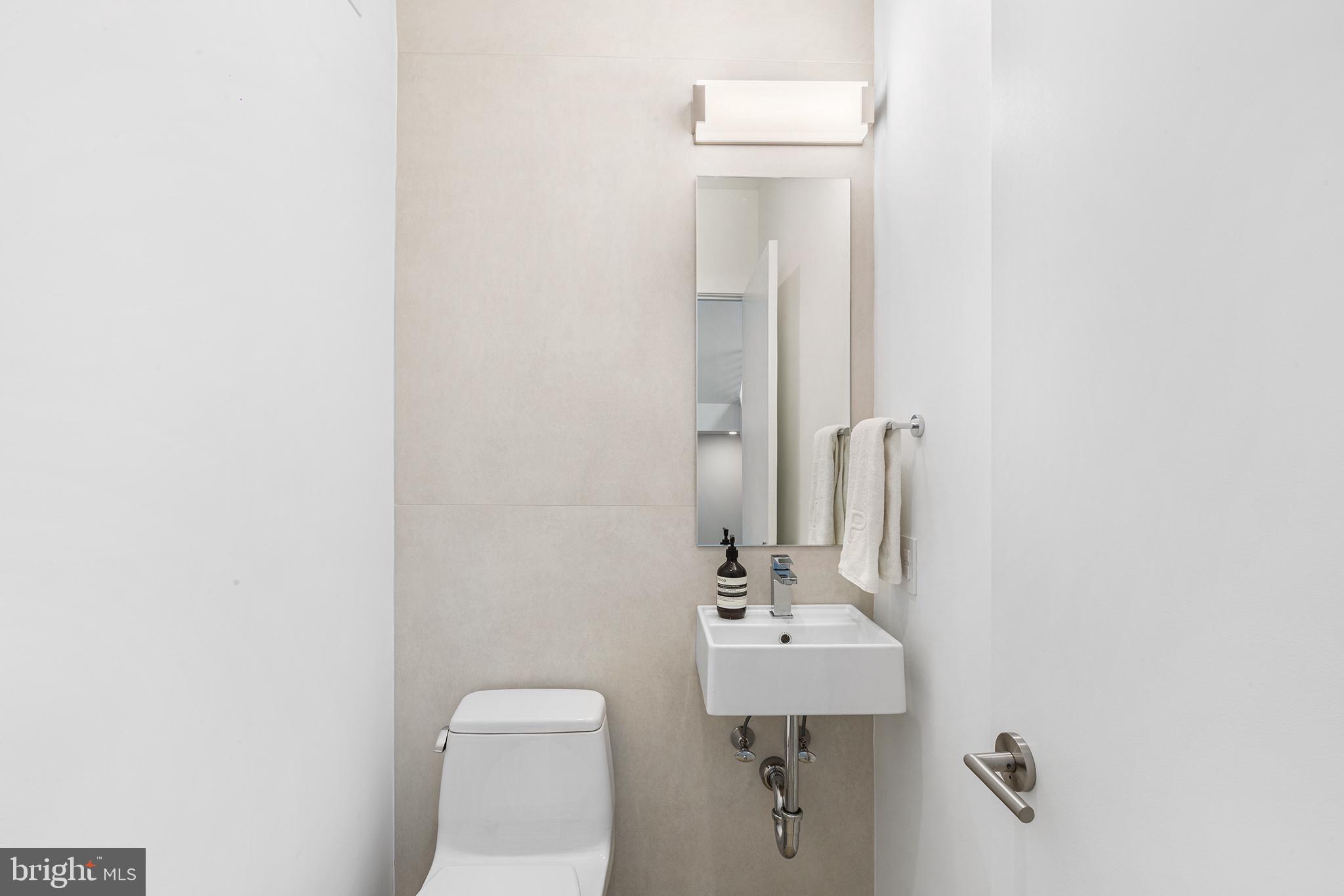LOGAN SQUARE - Residential