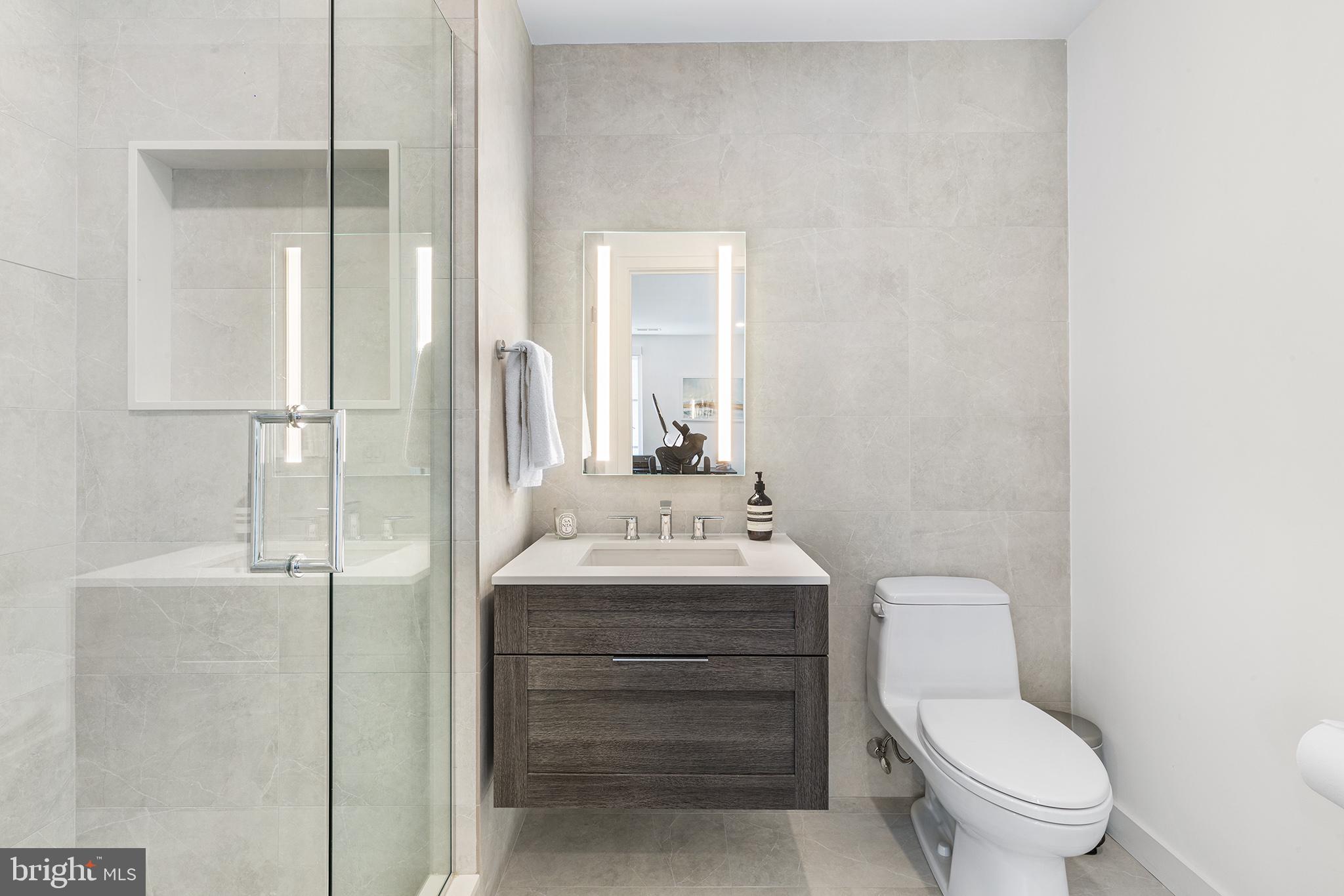 LOGAN SQUARE - Residential