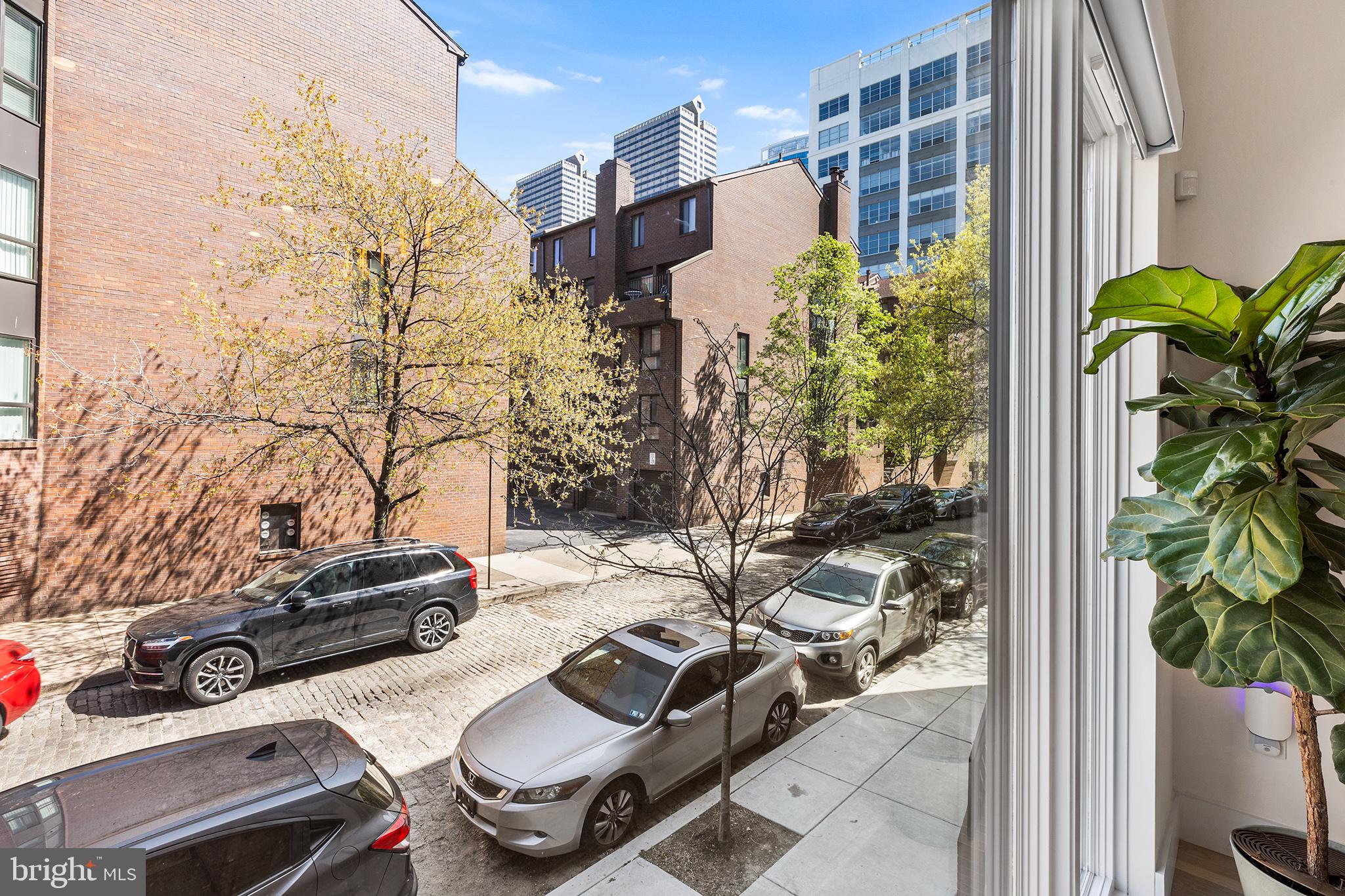 LOGAN SQUARE - Residential