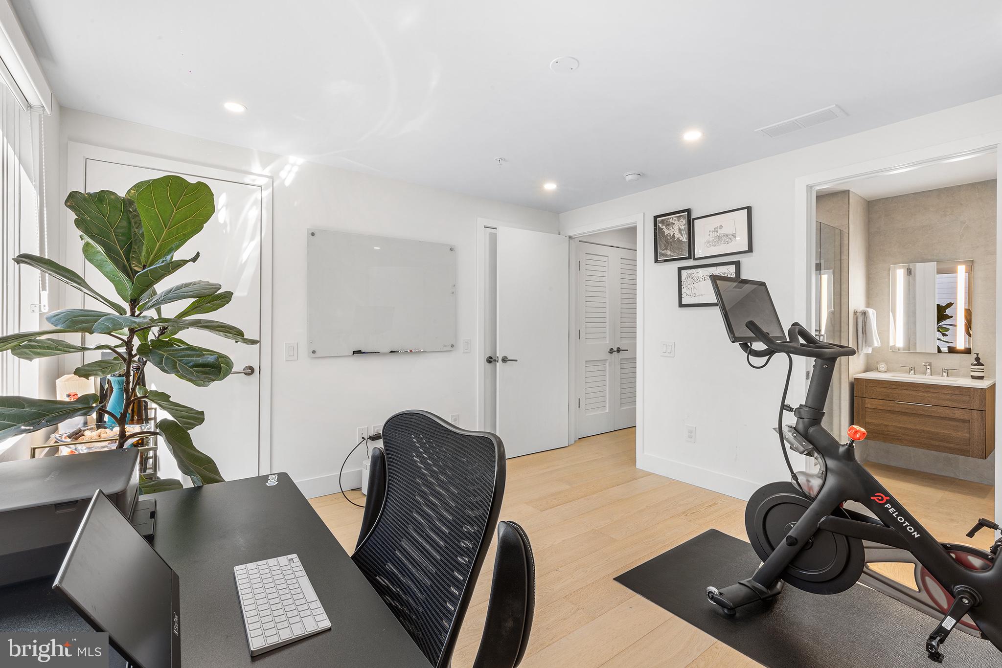 LOGAN SQUARE - Residential